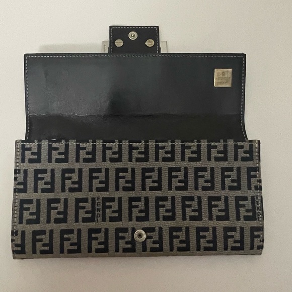 Fendi Wallet - Picture 5 of 9